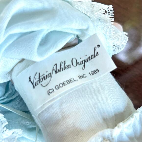 Vintage 1985 Goebel Victoria Ashlea Originals Baby Doll in Blue Lace Dress – 6” - Picture 3 of 11